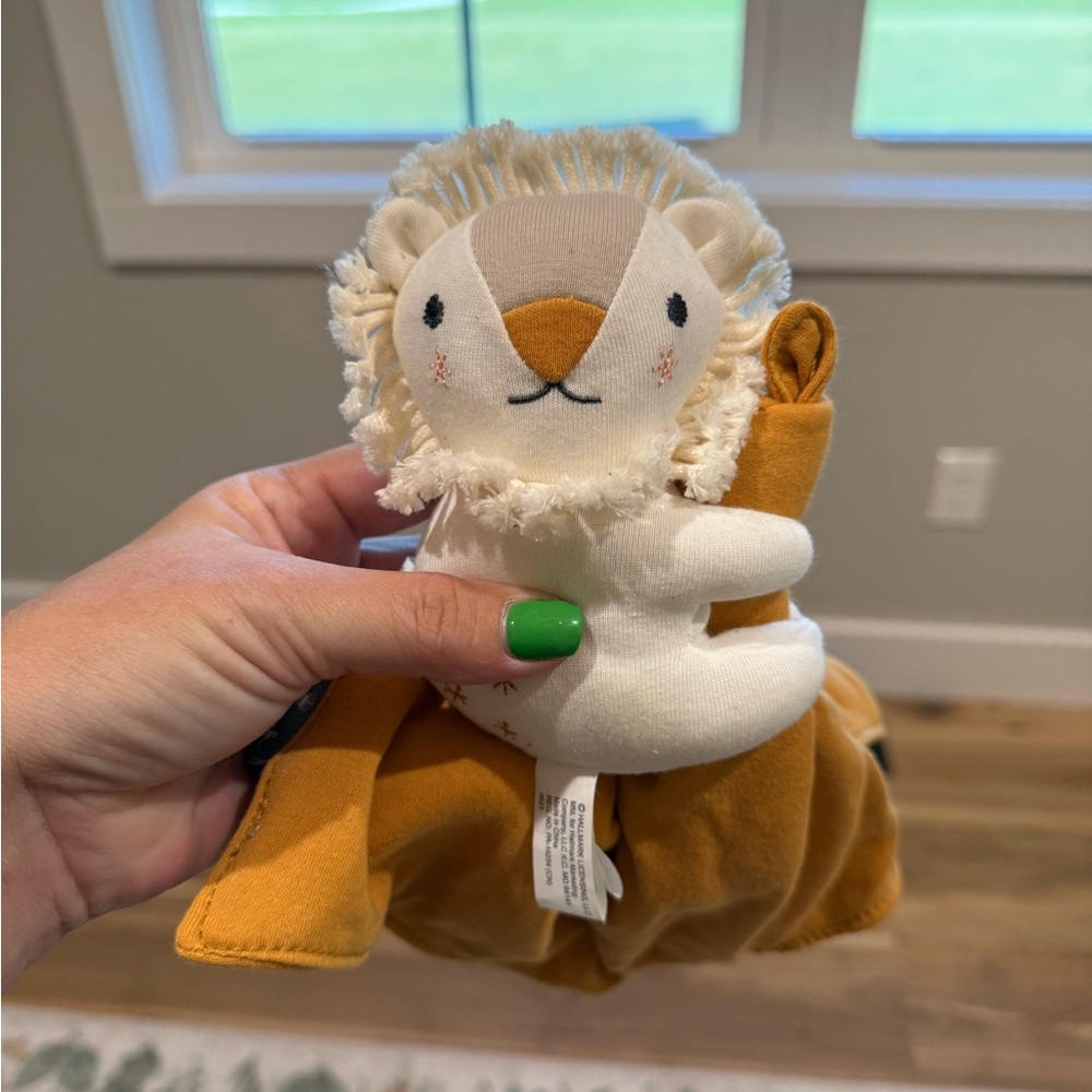 Hallmark Tan and White Stuffed Lion/ Lovies
